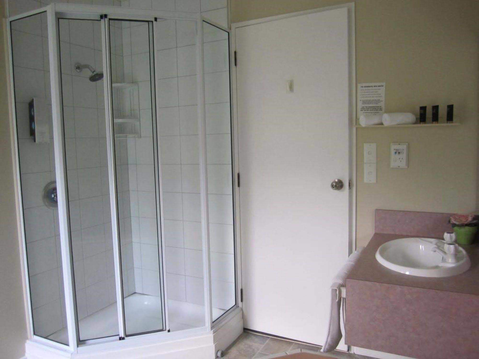 Camellia Court Motel Lower Hutt Esterno foto